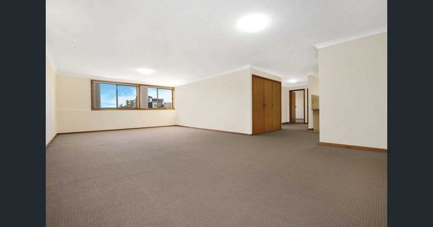 Spacious 3-Bedroom Apartment in Prime Wollongong Location - Photo 1