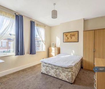 4 bedroom semi-detached house to rent - Photo 1