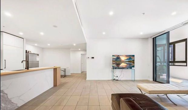 North East Rare Luxury Four Bedder Two Parking with Winter Garden Apartment in the vibrant Melrose Park precinct - Photo 1