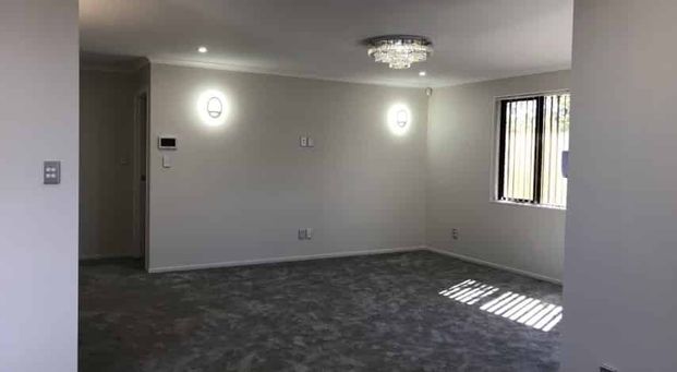 MANUREWA, 3 BEDROOMS - Photo 1