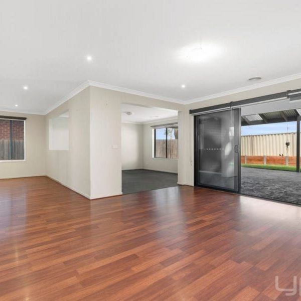 Luxurious Family Living in Caitlyn Drive! - Photo 1