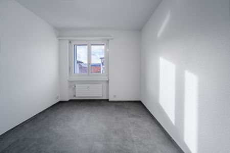 Rent a 3 ½ rooms apartment in Niederhasli - Photo 3