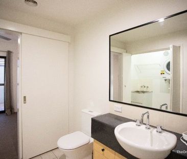 Perfectly Positioned 2 Bed Unit New Farm with lock up garage - Photo 4