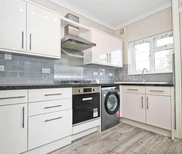 Field Place, New Malden, KT3 - Photo 4