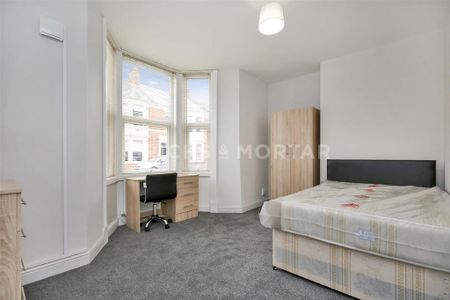 3 bedroom flat to rent - Photo 5