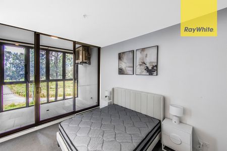 Light-Filled Two Bedroom Ground Floor Sanctuary with Enclosed Winter Garden - Photo 3