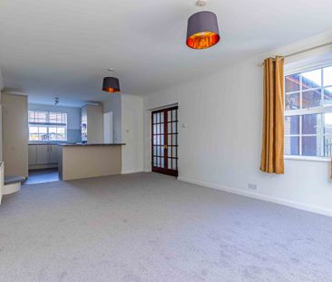 4 bed Semi Detached for rent - Photo 2