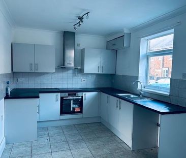 3 bedroom end of terrace house to rent - Photo 1