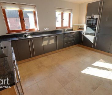 4 bedroom detached house to rent - Photo 3