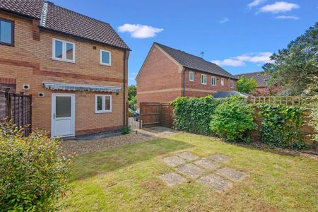 2 bedroom semi-detached house to rent - Photo 3