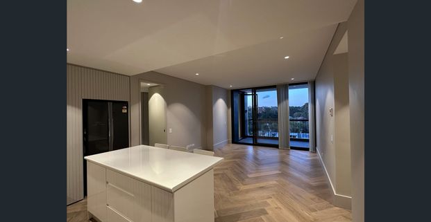 North Facing Stunning Two Bedroom Apartment - Photo 1