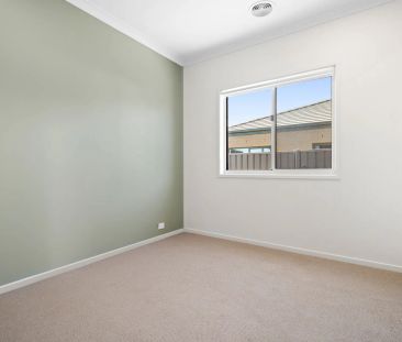 Modern Family Living in a Prime Tarneit Location - Photo 1