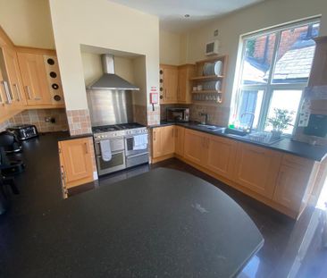 1 bedroom in a house share to rent - Photo 2