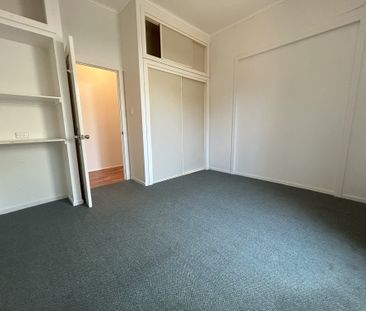 Perfect Location 3 bedroom house - Photo 2