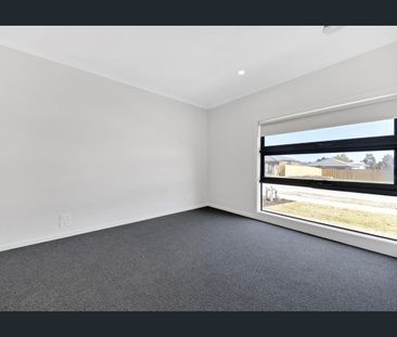 Perfect Family Home In Heart Of Wallan! - Photo 4