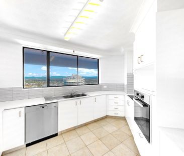 Ocean & Broadwater SkyHome with Stunning Surfers Night Skyline - Photo 4