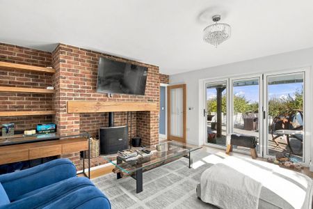 4 bedroom detached house to rent - Photo 3