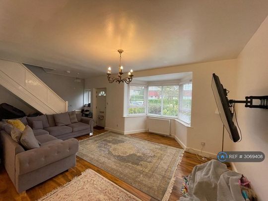 3 bedroom semi-detached house to rent - Photo 1
