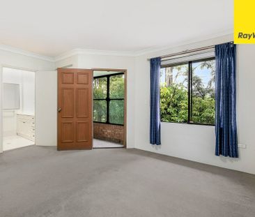 THREE BEDROOM TOWNHOUSE WITH DOUBLE LOCK-UP GARAGE - Photo 3