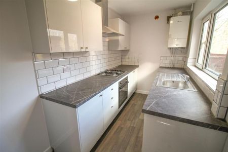 2 bedroom terraced house to rent - Photo 4