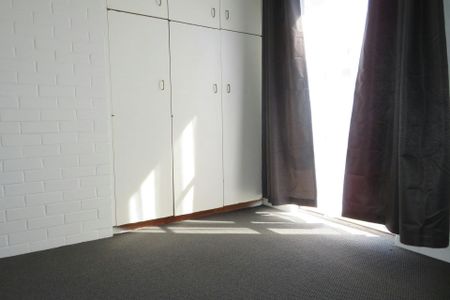 FRESHLY UPDATED 2 BEDROOM UNIT IN THE HEART OF THE CBD! - Photo 5