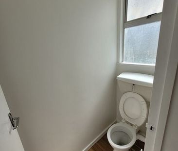 Recently renovated 1-bedroom unit - Photo 4
