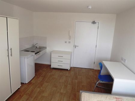 Studio to rent - Photo 2