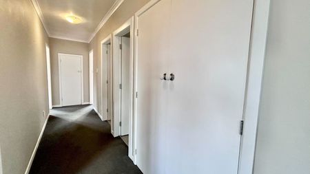 3 Bedrooms on Hillview Ave - Photo 5