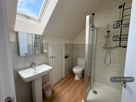 3 bedroom semi-detached house to rent - Photo 4