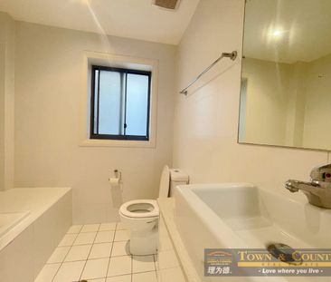 2 bedroom apartment in sought after location - Photo 1