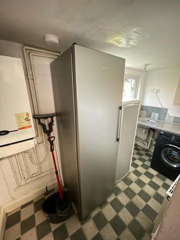 Victoria Park Road Room 1 - Photo 3