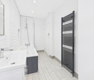 3 bedroom flat to rent - Photo 3