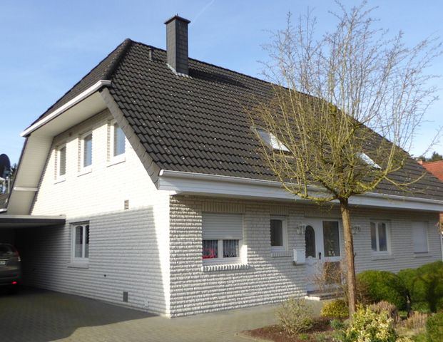 Großzügige Obergeschosswohnung mit Südwest-Loggia in Edewecht / zentrale Wohnlage - Photo 1