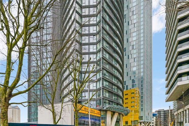 BRAND NEW apartment in Aspen at Consort Place, E14. This elegant apartment is located on a high floor and offers 569sq/ft of internal space. - Photo 1