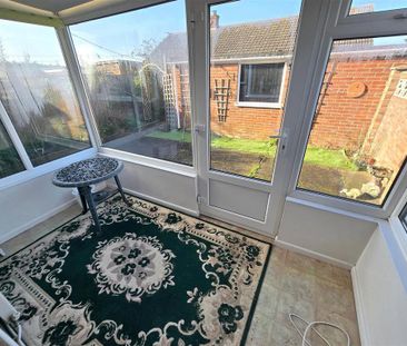 3 bedroom detached bungalow to rent - Photo 2