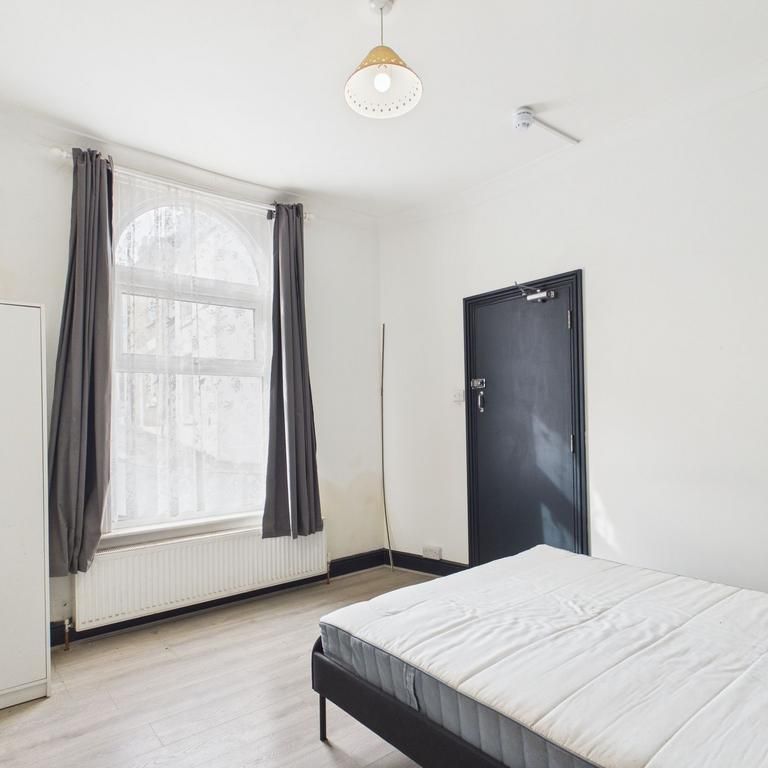 1 bedroom in a house share to rent - Photo 1