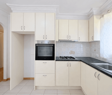 Stylish Comfort and Space in a Quiet Court Setting - Photo 5