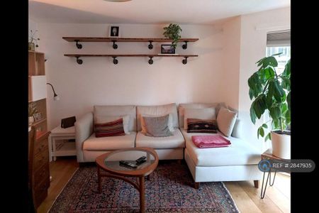 2 bedroom flat to rent - Photo 2