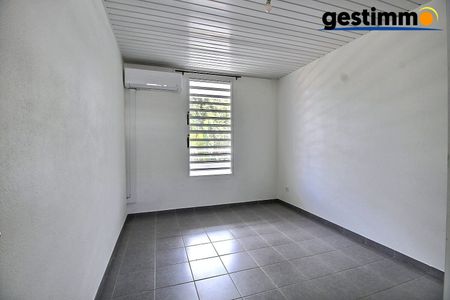 Location Appartement 3 pièces 63m² CAYENNE 97300 - Photo 2