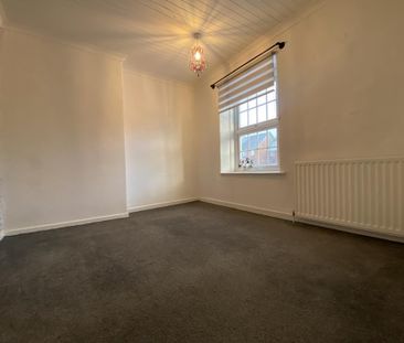 2 bedroom end of terrace house to rent - Photo 3