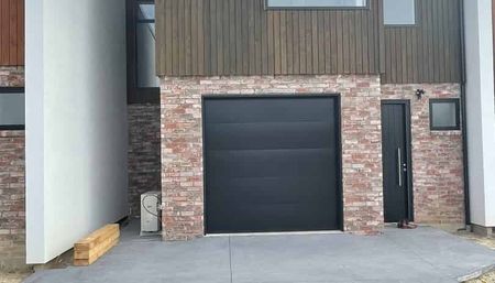 Stylish Townhouse living - Photo 4