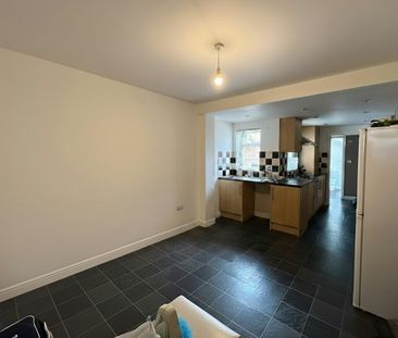 Terraced House to rent on - Photo 4