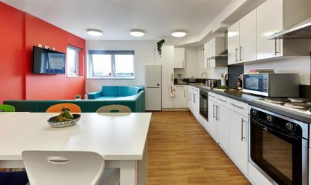 1 bedroom in a flat share to rent - Photo 2