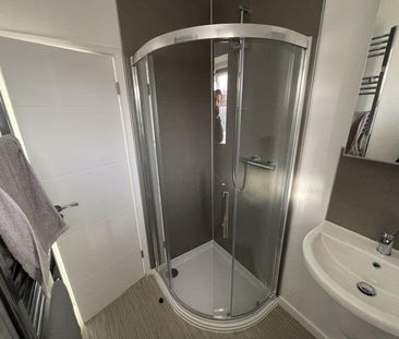 4 bedroom semi-detached house to rent - Photo 6