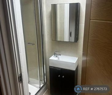 4 bedroom semi-detached house to rent - Photo 4