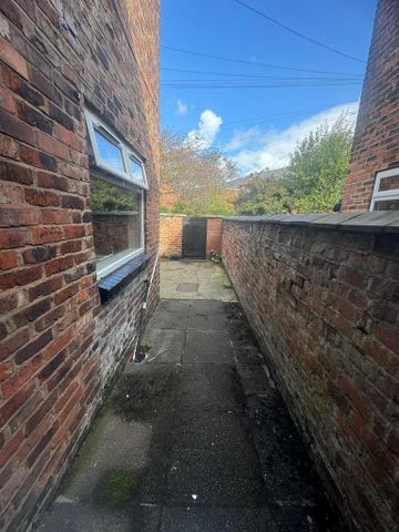 4 bedroom semi-detached house to rent - Photo 2