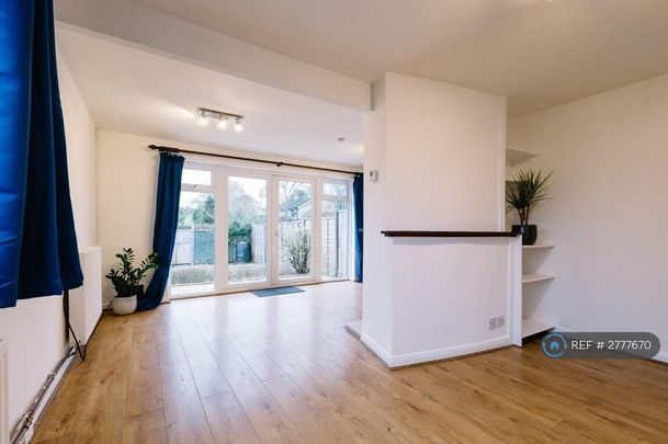 3 bedroom semi-detached house to rent - Photo 1