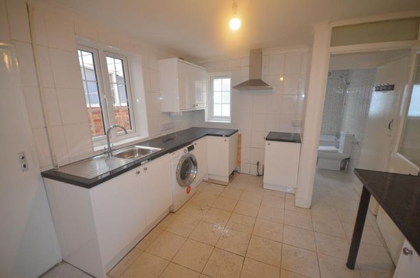 3 bedroom terraced house to rent - Photo 1