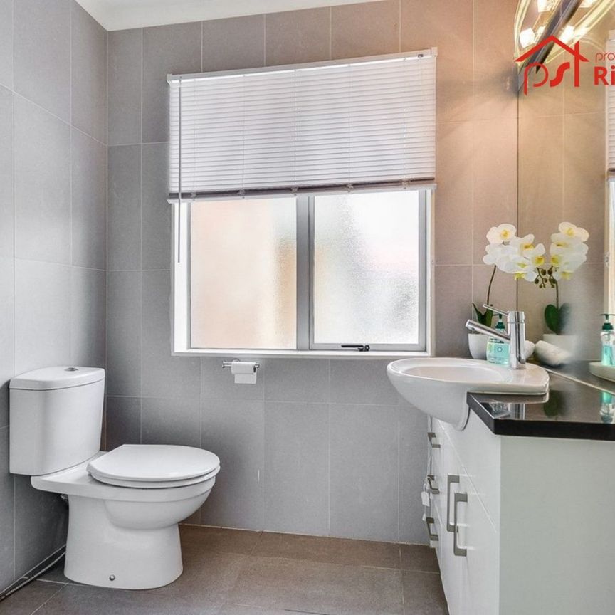 Spacious family home in the heart of Huntington. - Photo 1