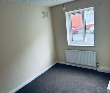 2 bedroom ground floor flat to rent - Photo 2